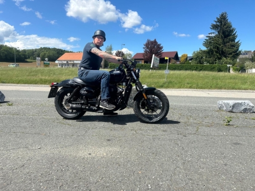 Neu Jahrs Angebot Hyosung Aquila GV 125 S Modell 25 Chopper